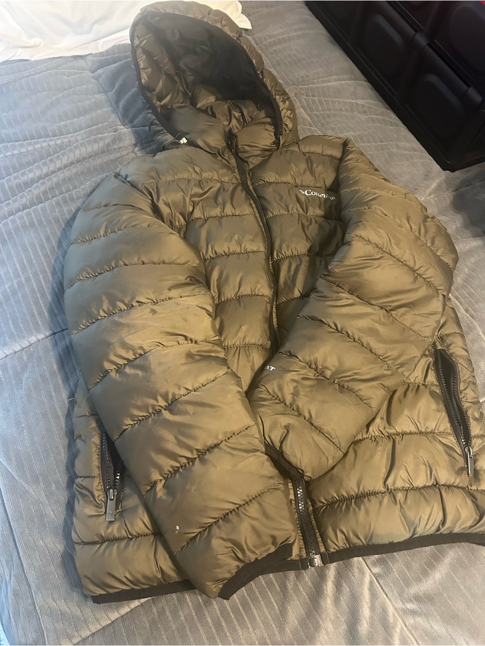 Columbia Olive Hooded Quilted Puffer Jacket( has a tiny hole in pictures) ask me